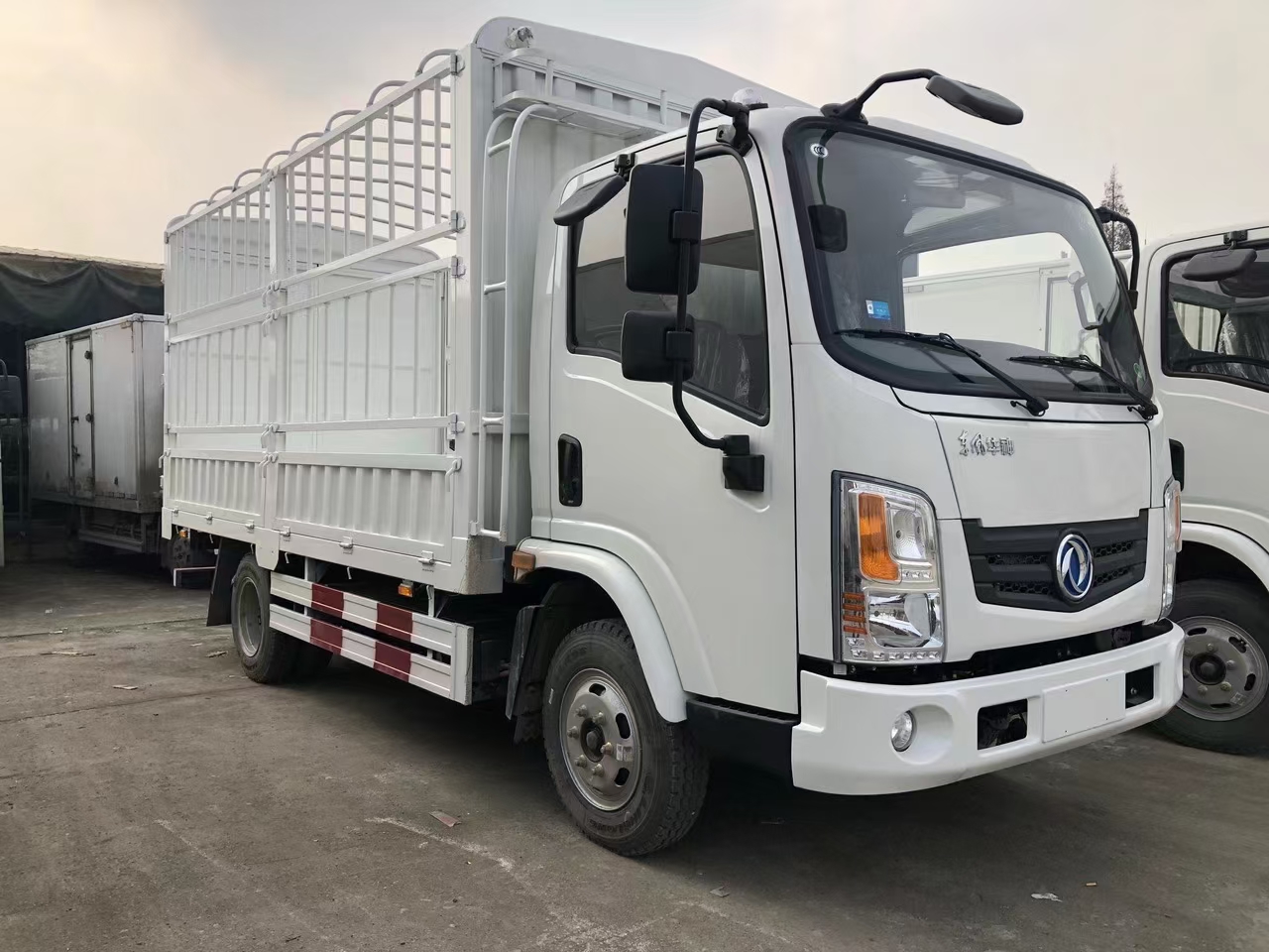 成都车好多新能源货车平台公司，东风华神新能源4.2米仓栅货车